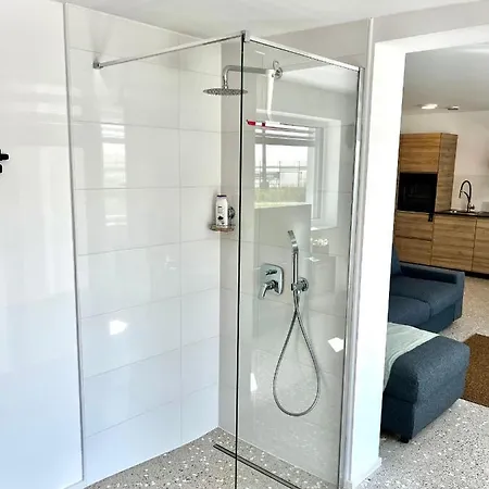 Chic&cozy With Sauna شقة ليوبليانا